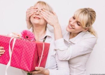 É importante ter atenção tanto nas compras presenciais quanto nas onlines - (Foto: Reprodução/ Internet)