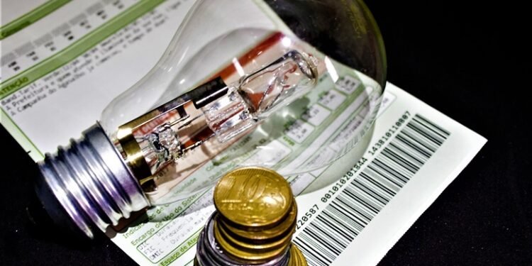 Consultor financeiro esclarece que as famílias de baixa renda são as mais afetadas - (Foto: Reprodução)