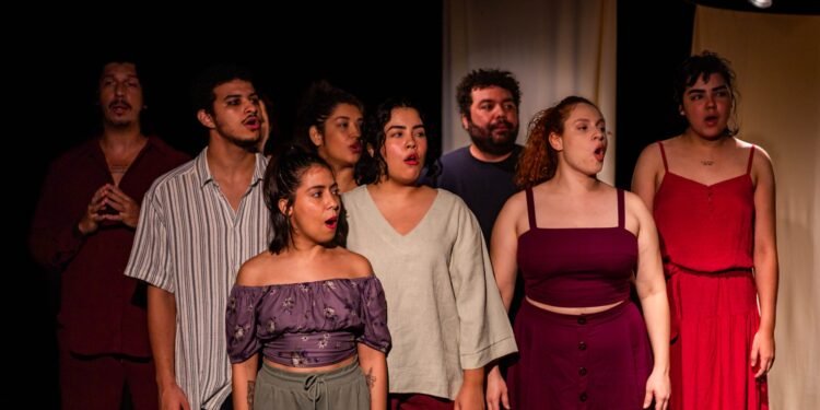 Momento do espetáculo “Helena” no Teatro da Instalação - (Divulgação/SEC).