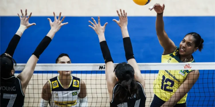 Tainara explora o bloqueio e fecha o jogo- (Foto: FIVB)