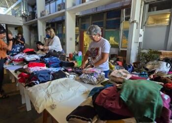 Cerca de 45 mil pessoas estão morando temporariamente em um dos 645 abrigos emergenciais - (Foto: Reprodução)