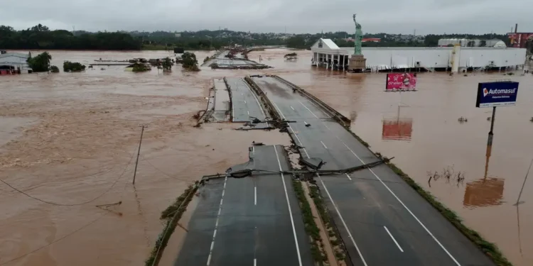 Reconstrução dos trechos das rodovias federais destruídos pelas chuvas - (Foto: Jeff Botega)