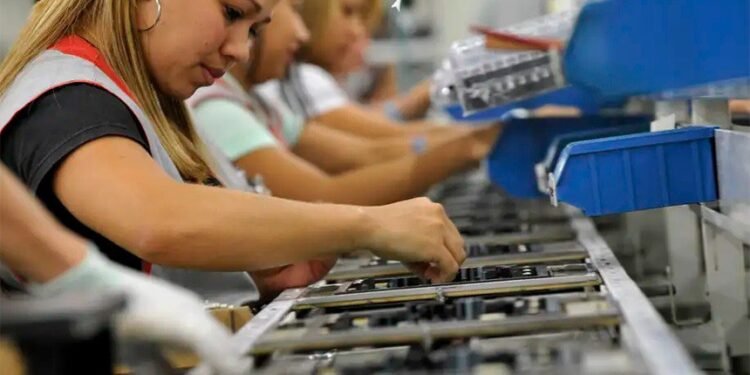 Mais da metade dos consultados acha que carga horária menor melhora qualidade de vida e saúde mental das pessoas - (Foto: Paulo Lacerda)