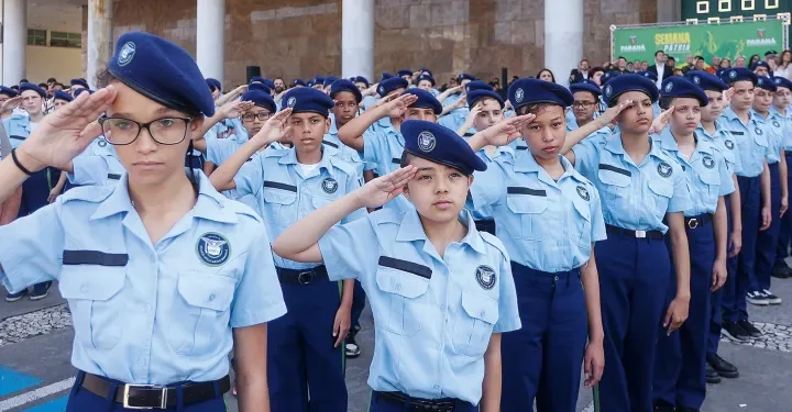 AGU diz que modelo de escola cívico-militar é inconstitucional