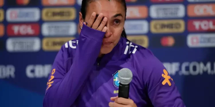 Marta foi às lágrimas ao comentar sobre o Brasil sediar a Copa do Mundo (Foto: Lívia Villas Boas/CBF)
