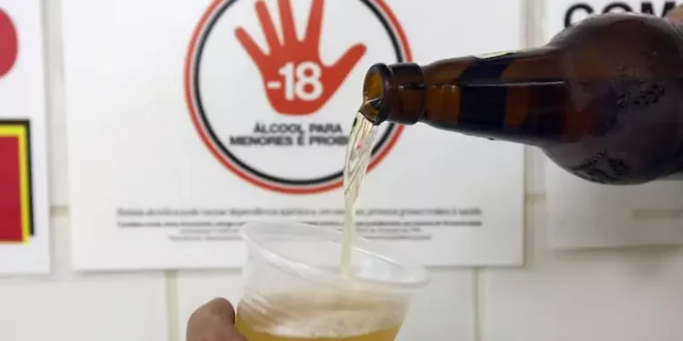 A venda de bebidas alcoólicas a menores de 18 anos é proibida em todo o País - (Foto: José Patrício)