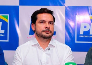 Justiça determina que Alberto Neto apague vídeo do banner de Bolsonaro na Ponte Rio Negro