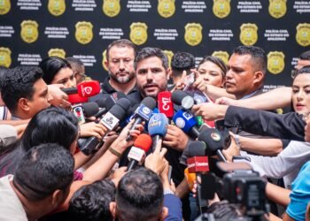 Delegado Cícero Túlio, titular do 1° Distrito Integrado de Polícia (DIP), durante coletiva de imprensa (João Dejacy/Rios de Notícias)