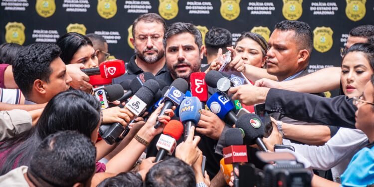 Delegado Cícero Túlio, titular do 1° Distrito Integrado de Polícia (DIP), durante coletiva de imprensa (João Dejacy/Rios de Notícias)