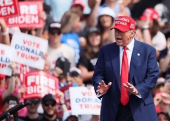 Trump defende ‘green card’ para estrangeiros formados em faculdades nos EUA