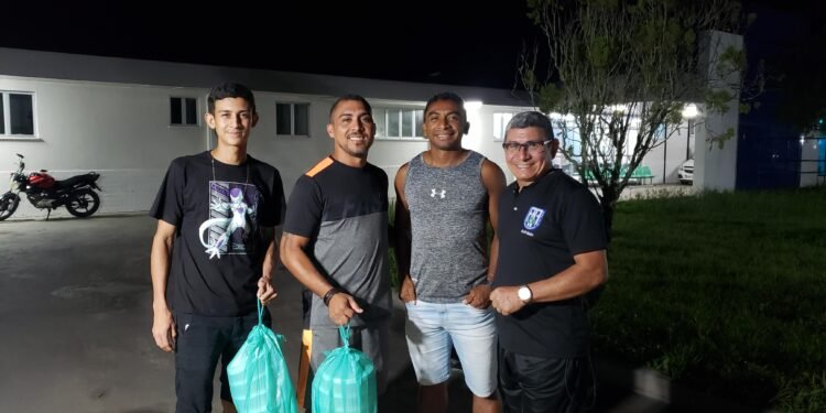 Indígenas e hospital recebem doação de alimentos em Barcelos (Divulgação/FAF).