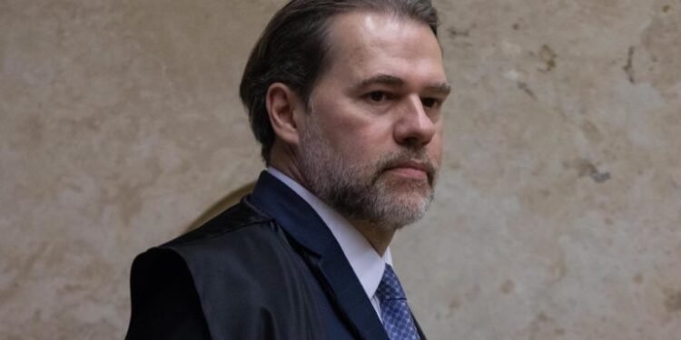 STF pagou 39 mil a segurança em viagem Londres