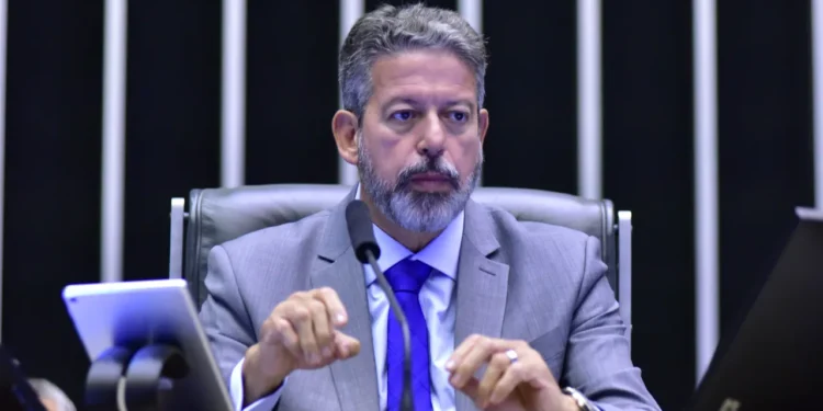 Projeto que equipara aborto a homicídio