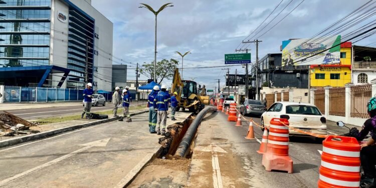 Implantação do sistema de esgotamento sanitário nos novos trechos da avenida - (Foto: Divulgação)
