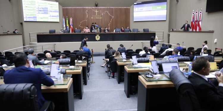 A LDO é enviada para a Comissão de Assuntos Econômicos da Aleam- (Foto: Danilo Mello/ Aleam)