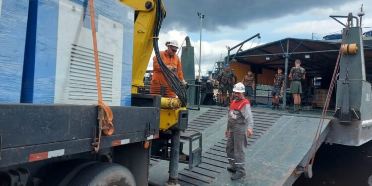 Usina sendo transportada para o município - (Foto: Divulgação SES-AM)
