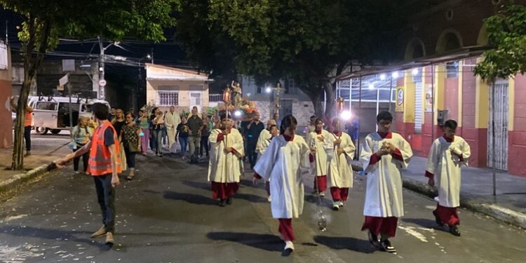 Dia de São João é celebrado com missa, procissão e arraial na capital e interior do AM