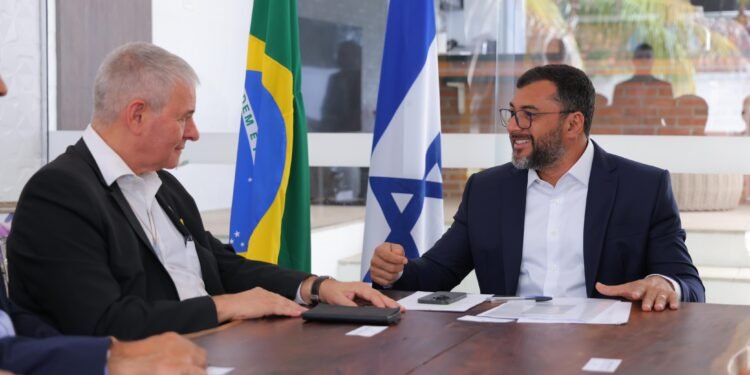 Wilson Lima recebe embaixador de Israel no Brasil e assina acordo de cooperação técnica- (Foto: Maurilio Rodrigues/ Secom)