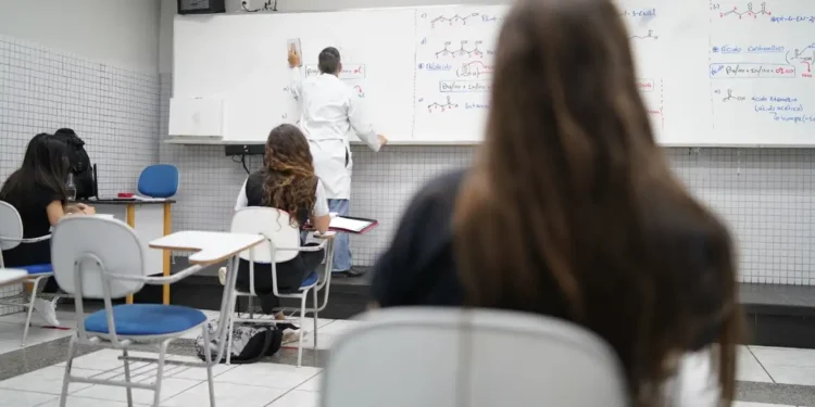 Formação básica do ensino médio - (Foto: