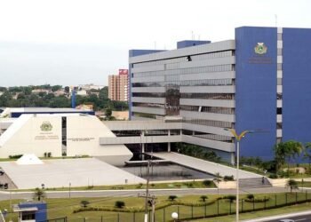 Sede da Assembleia Legislativa do Amazonas... Leia mais no texto original: (https://www.poder360.com.br/brasil/assembleia-do-amazonas-gasta-r-20-milhoes-com-propaganda/) Sede da Assembleia Legislativa do Amazonas