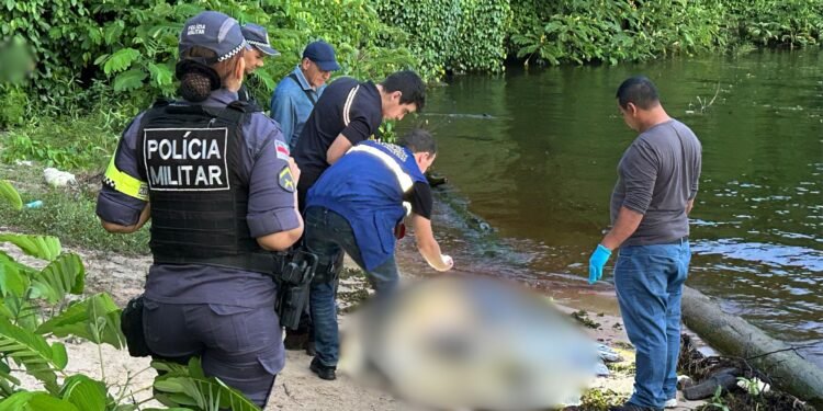 corpo boiando na Ponta Negra