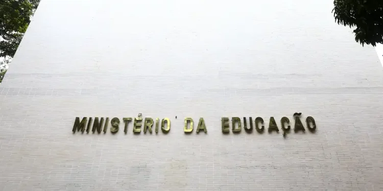 As inscrições para as vagas remanescentes do Fundo de Financiamento Estudantil (Fies) referente ao primeiro semestre de 2024 podem ser feitas até a próxima segunda-feira, 1º de julho