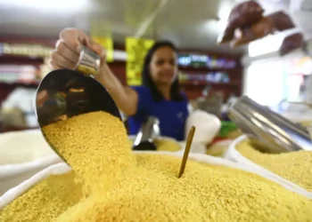 Feirante - (Foto: Marcelo Camargo)