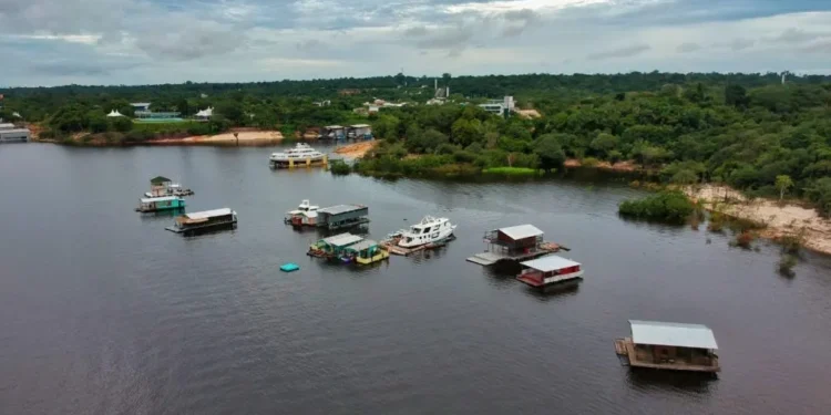 Flutuantes no Tarumã - (Foto: Divulgação/Semmas)