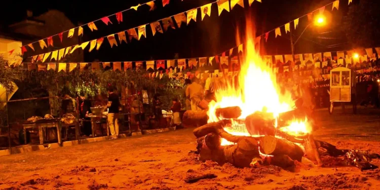 Fogueiras são típicas em festas juninas - (Foto: Divulgação)