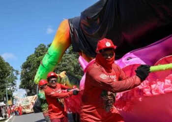 garantido-translado-alegorias-bumbodromo