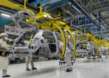Produção de automóveis - (Foto: Reuters)