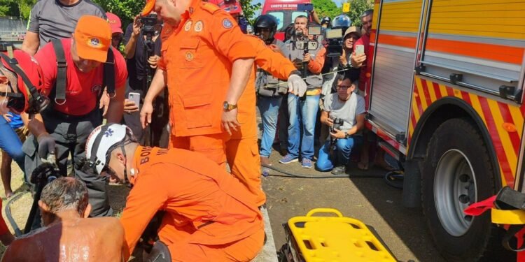 resgate-homem-bueiro