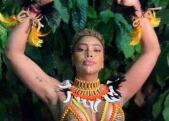 Rainha da batucada do bumbá Corre Campo é vítima de racismo