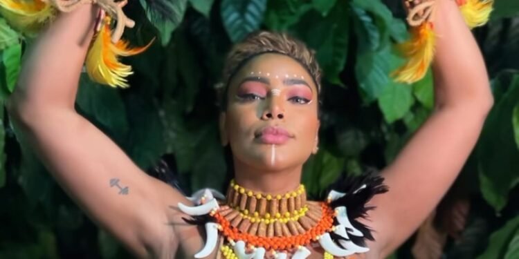 Rainha da batucada do bumbá Corre Campo é vítima de racismo