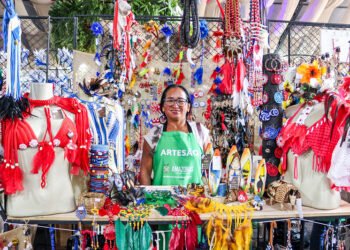 Durante a semana do Festival, mais de 70 artesãos participantes da 19ª Mostra de Artesanato e Economia - (Foto: João Dejacy/Rios de Notícias)
