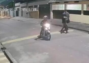 Imagens mostram momento que jovem reage a tentativa de assalto (Reprodução)