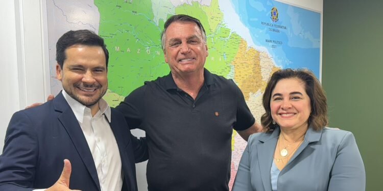 Bolsonaro, Maria do Carmo Seffair e Alberto Neto - (Foto: Divulgação)