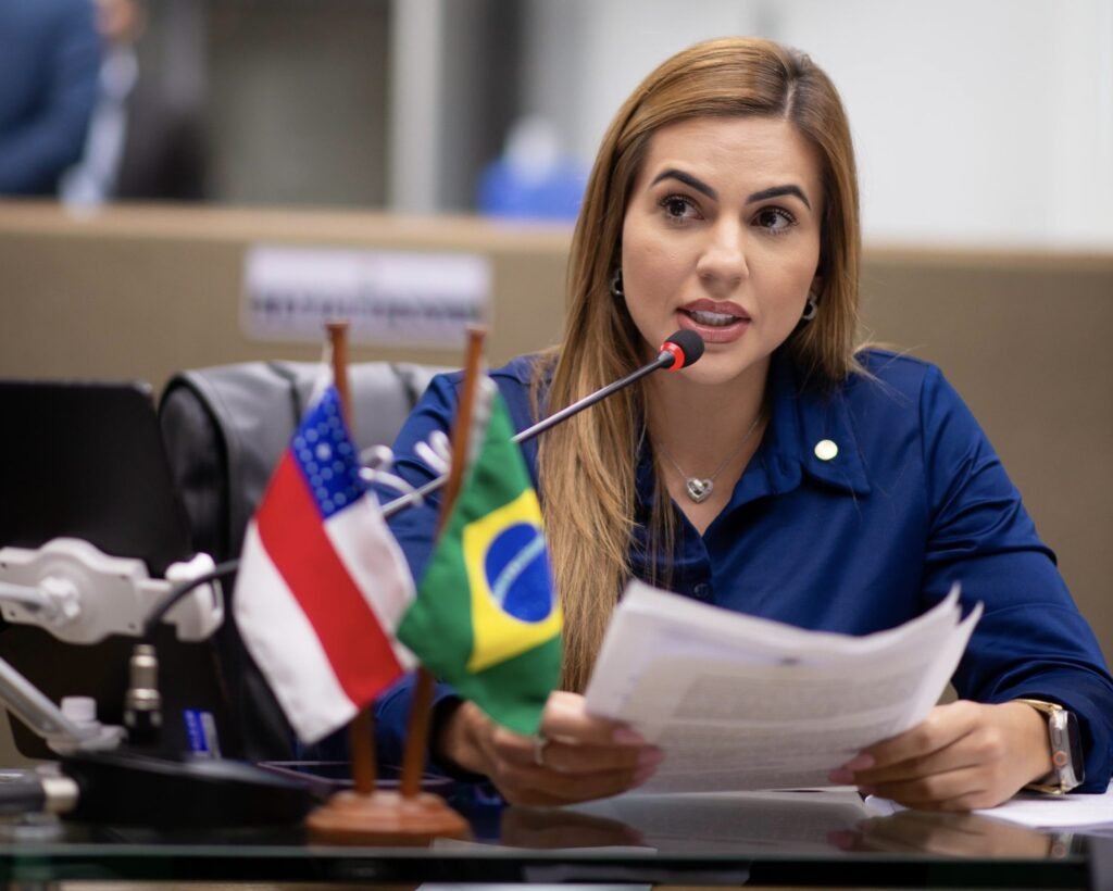 Deputada Débora Menezes
