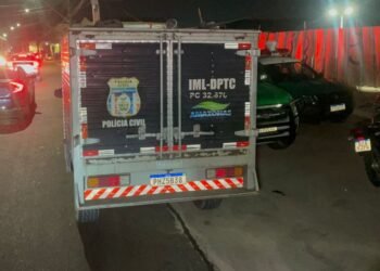 Homem é cercado e metralhado por criminosos.