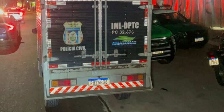 Homem é cercado e metralhado por criminosos.