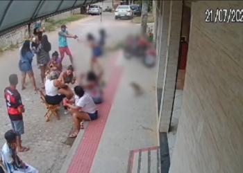 Homem mata ex-namorada a tiros