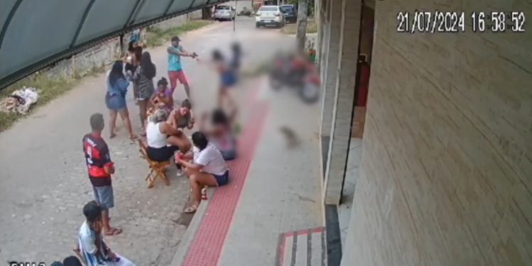 Homem mata ex-namorada a tiros