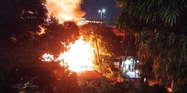 Incêndio destrói casas no bairro Santo Agostinho