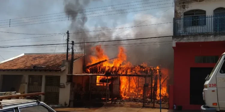 Incêndio em residências