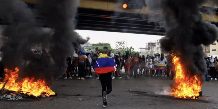 Protestos contra a reeleição de Maduro