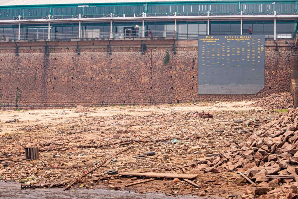 Régua de medição do Rio Negro durante seca histórica de 2023 (João Dejacy/Rios de Notícias)