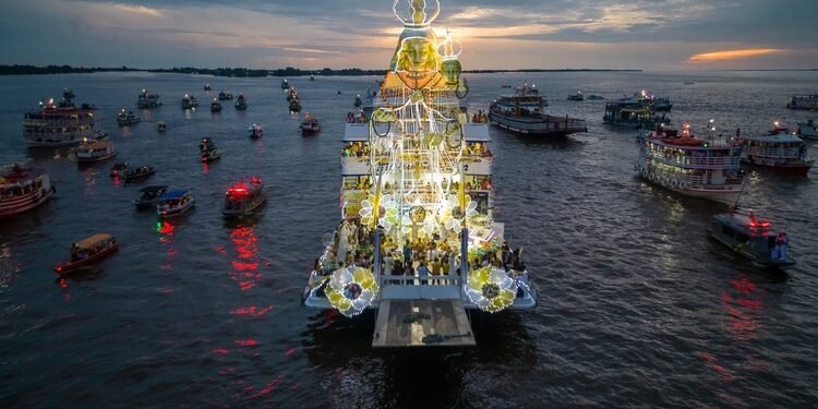 Romaria das Águas segue rumo a Parintins para festa da padroeira (Divulgação)