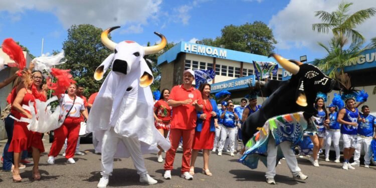 Boi Garantido e Caprichoso durante campanha do Hemoam - (Foto: Divulgação)