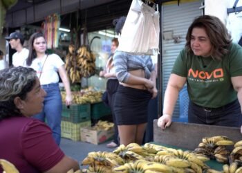 Prof. Maria do Carmo visita empreendedores do bairro da Alvorada, zona Centro-Oeste - (Foto: Dalton Souza/ NOVO)