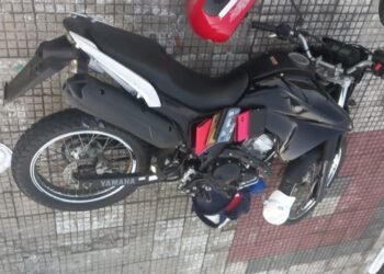 Assaltante foge e deixa pertences das vítimas no chão